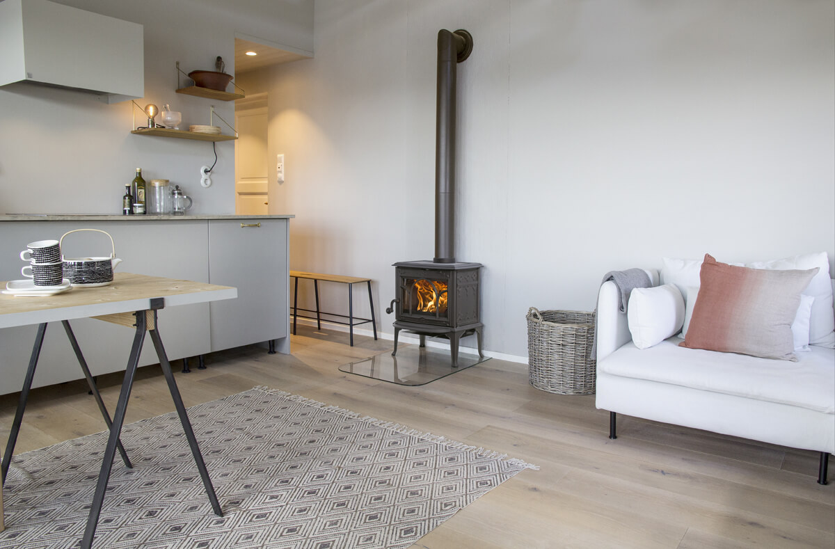 klasyczny kominek wolnostojący