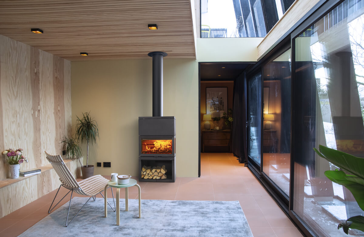 kominek wolnostojący w na tarasie, altance i ogrodzie